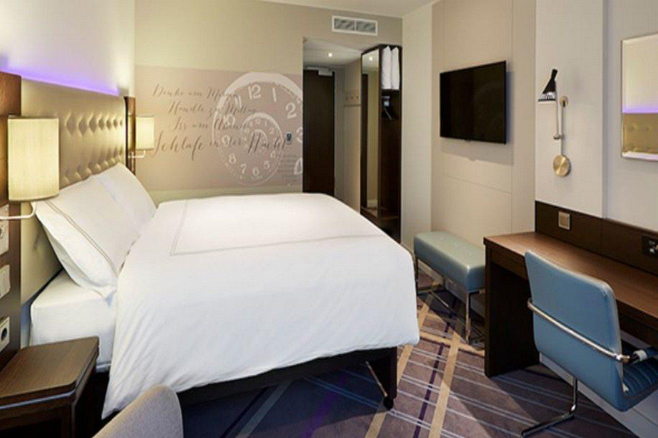 Premier Inn Duesseldorf City Friedrichstadt エクステリア 写真