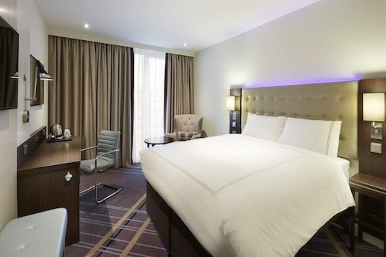 Premier Inn Duesseldorf City Friedrichstadt エクステリア 写真