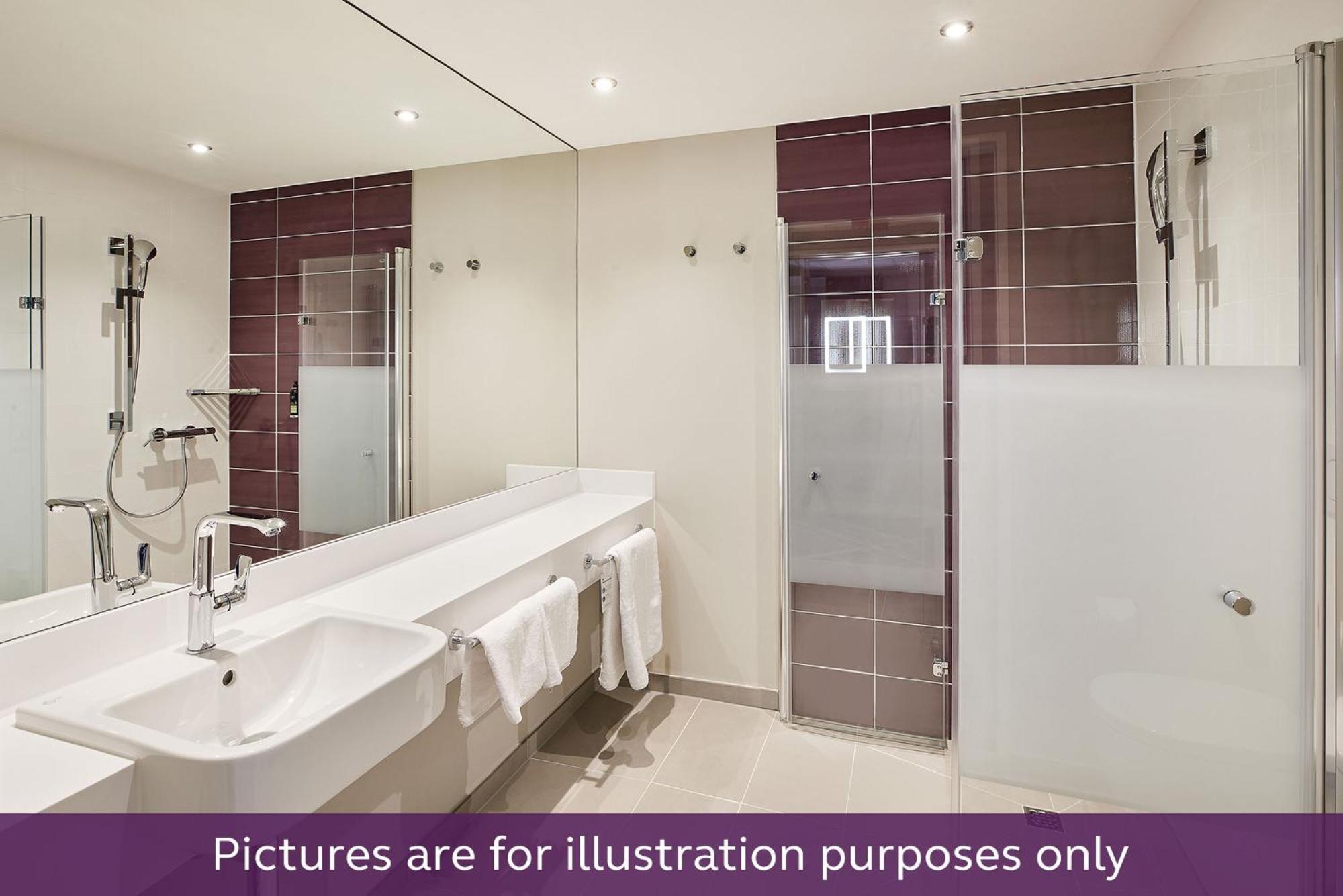 Premier Inn Duesseldorf City Friedrichstadt エクステリア 写真