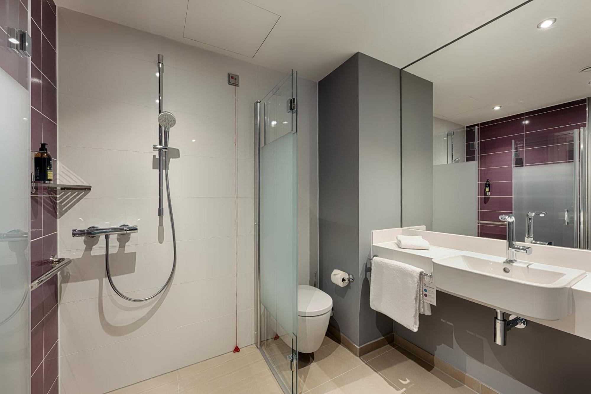 Premier Inn Duesseldorf City Friedrichstadt エクステリア 写真