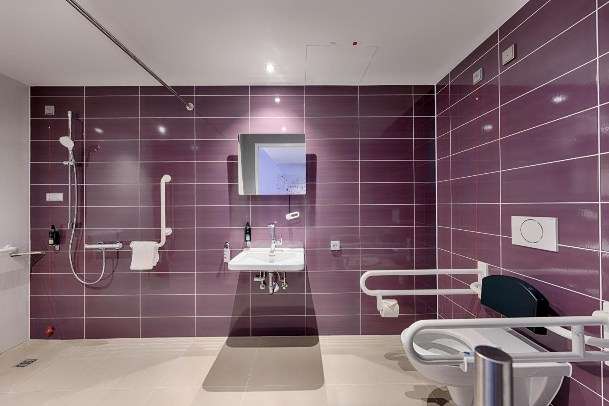 Premier Inn Duesseldorf City Friedrichstadt エクステリア 写真